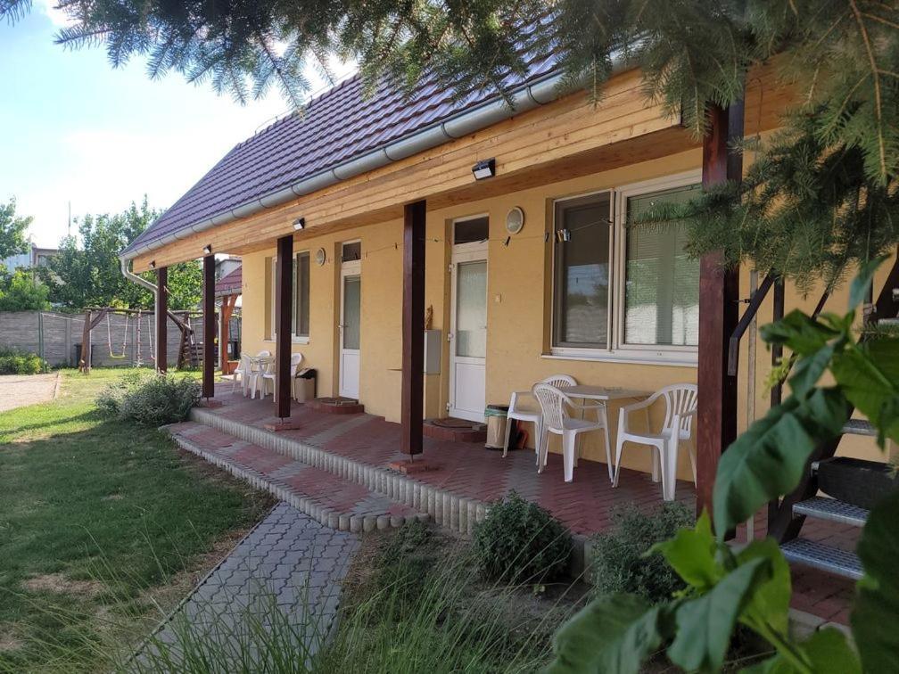 Hotel Alenka Štúrovo Exterior foto